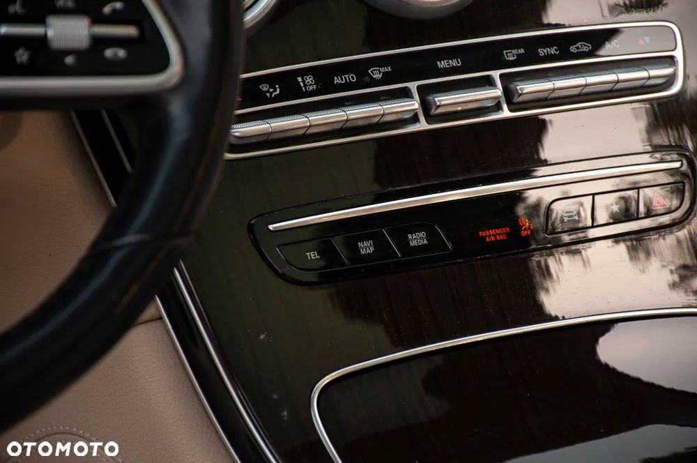 Mercedes-Benz GLC 300 4Matic 9G-TRONIC AMG Line - 35