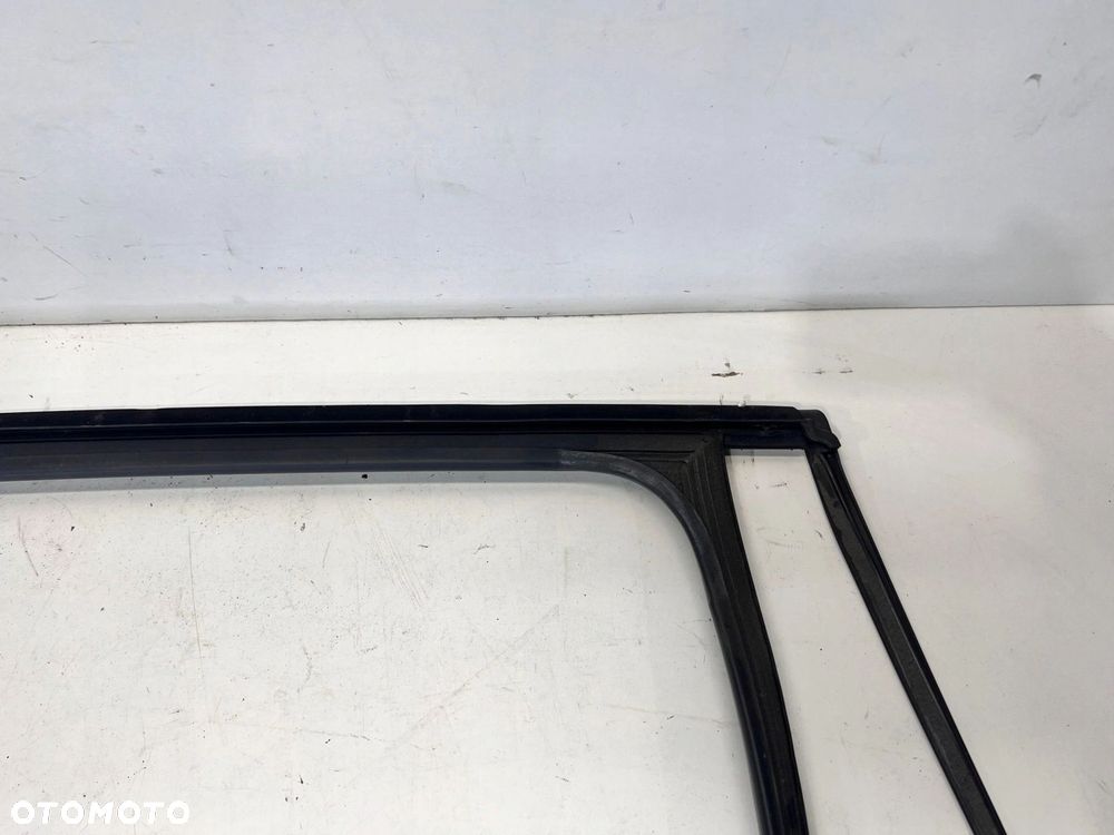 USZCZELKA RAMKA DRZWI LEWY TYŁ VW TIGUAN 5N0839431 CHROM - 2