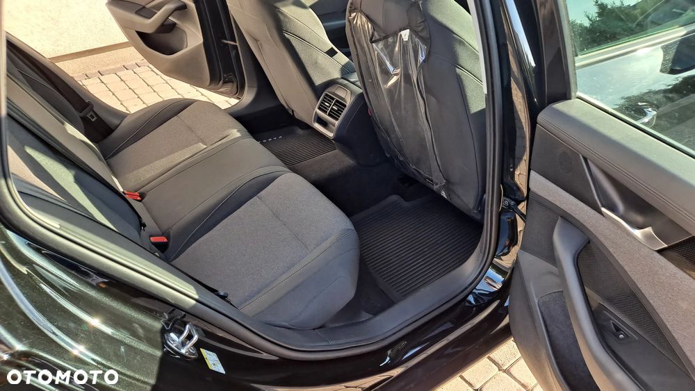 Volkswagen Passat - 9