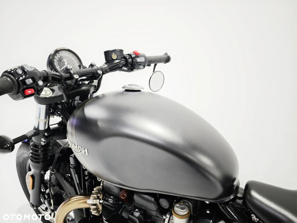 Triumph Bonneville Bobber - 22