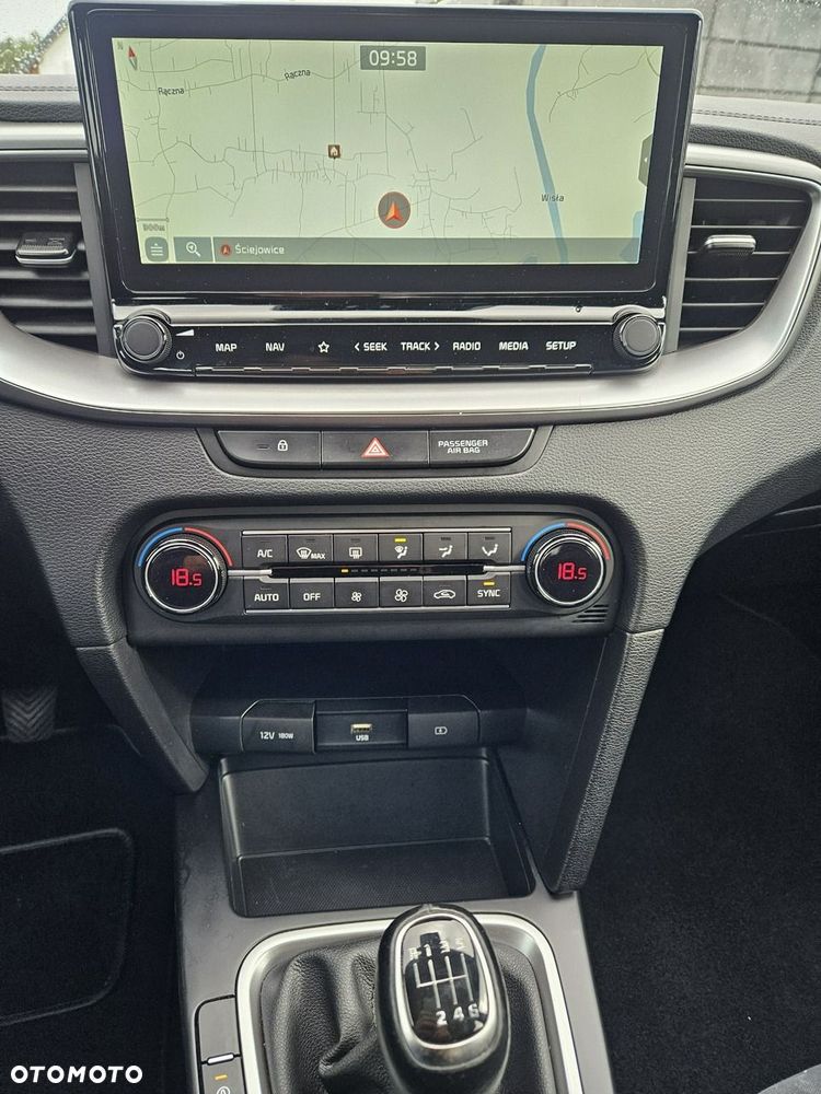 Kia Ceed - 8