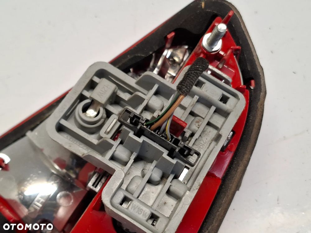 LAMPA W KLAPE LEWA TYL KOMBI AUDI A4 B8 SLASK WYSYLKA VAT - 5