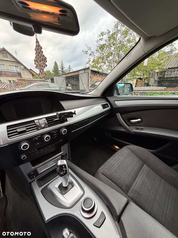 BMW Seria 5 520d Touring - 13