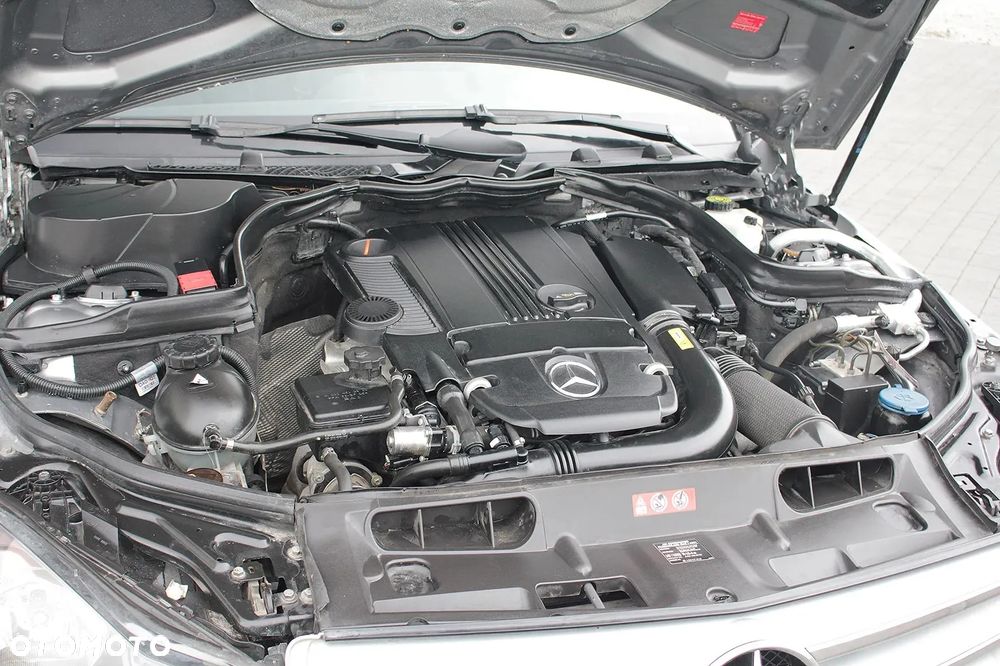 Mercedes-Benz Klasa C 180 CGI Automatik BlueEFFICIENCY Avantgarde - 23