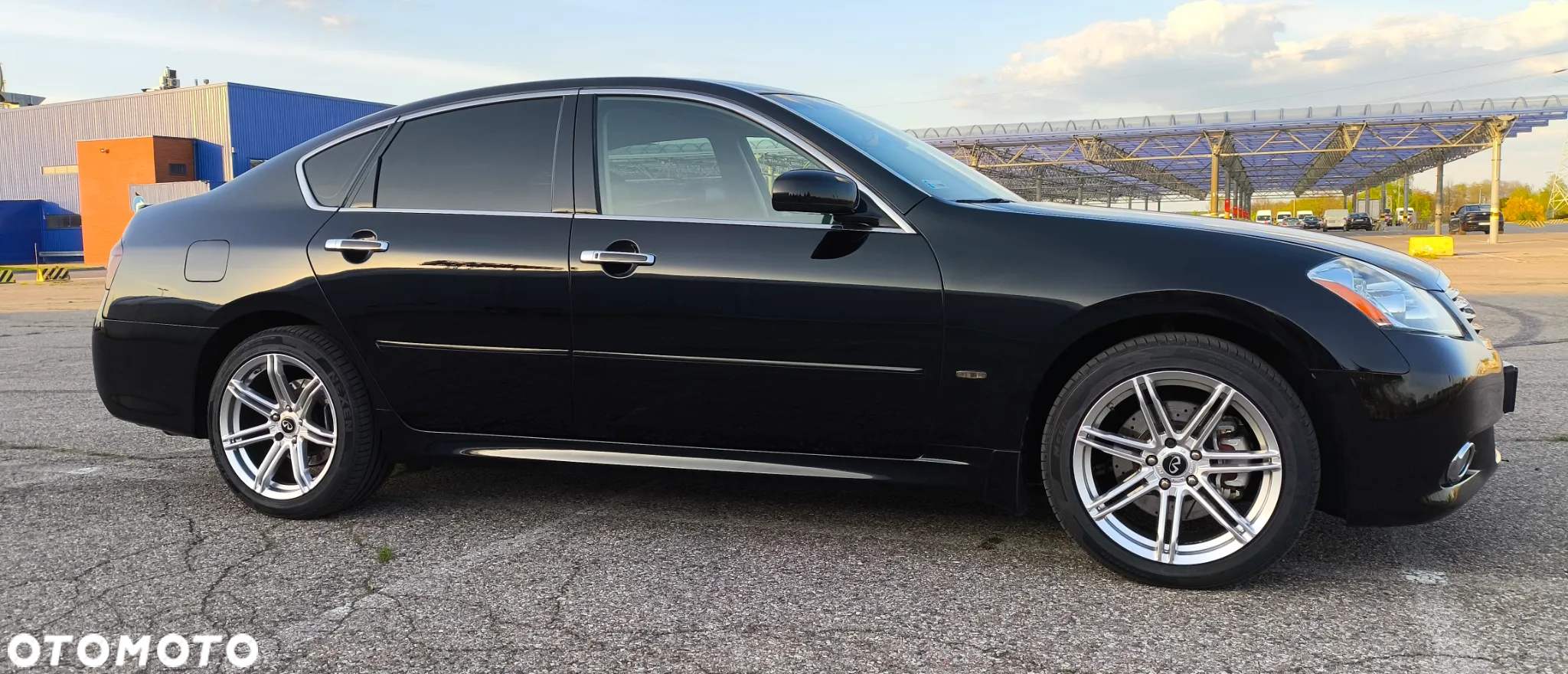 Infiniti M - 8