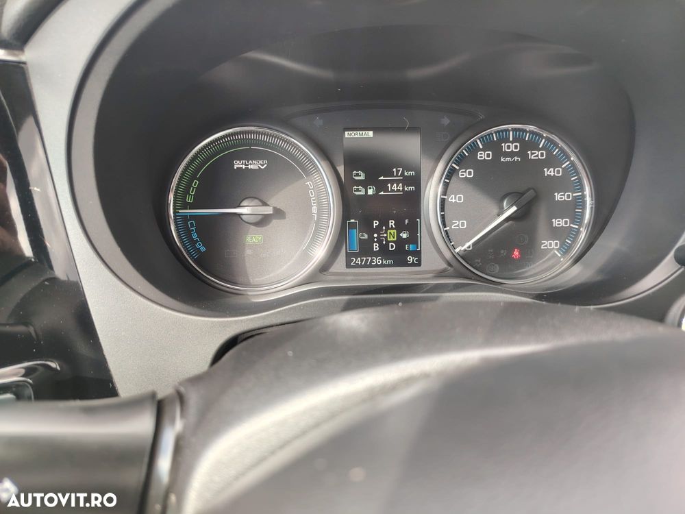 Mitsubishi Outlander 2.0 4WD Plus - 8