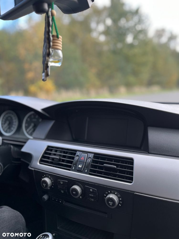 BMW Seria 5 520i - 13