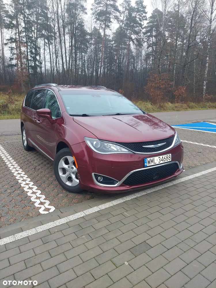 Chrysler Pacifica - 4