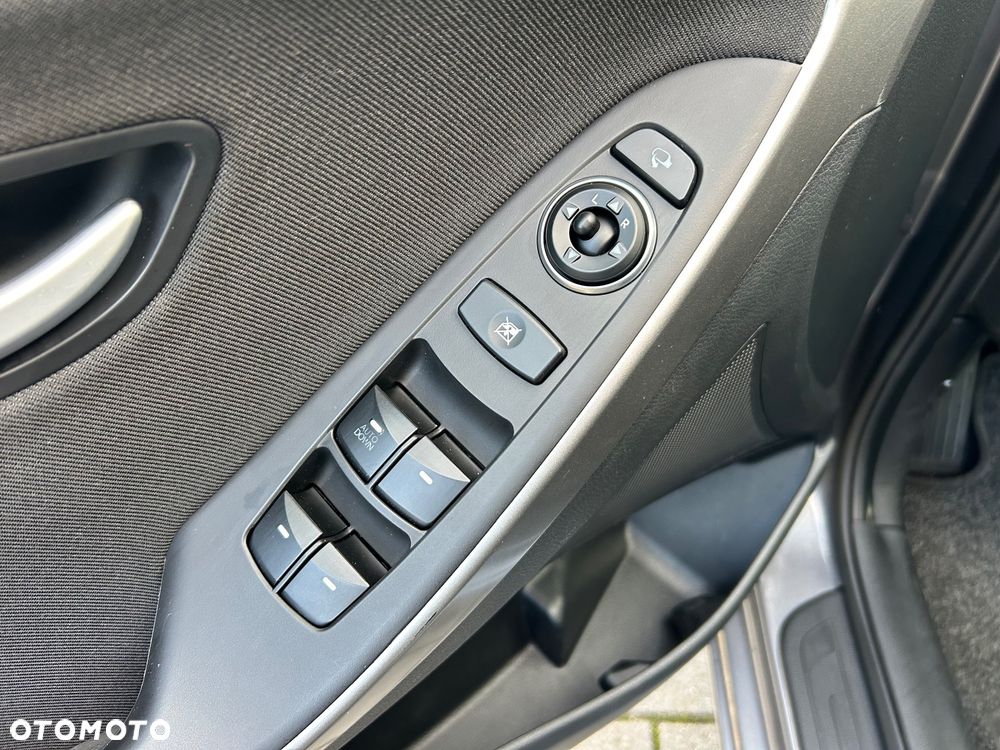 Hyundai i30 1.6 CRDi Fifa World Cup Edition - 21