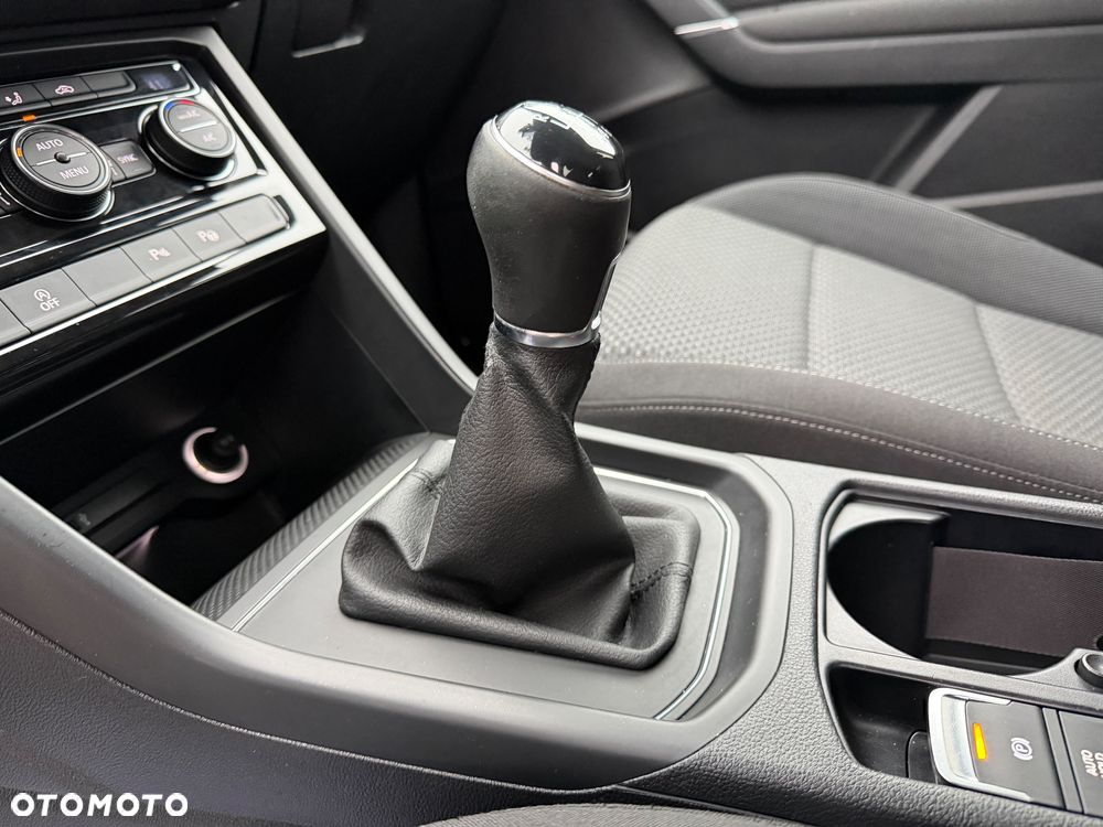 Volkswagen Touran - 21