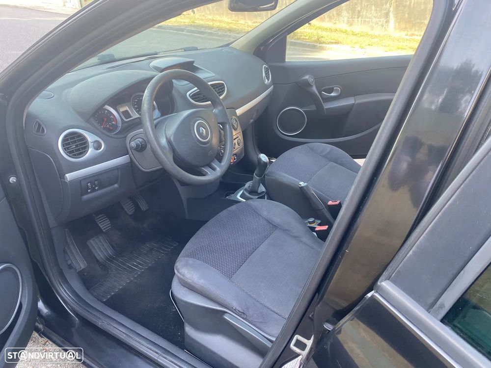 Renault Clio Sport Tourer ver-1-5-dci-dynamique-s - 15