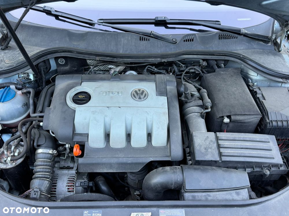 Volkswagen Passat 2.0 TDI Individual Chrom - 23