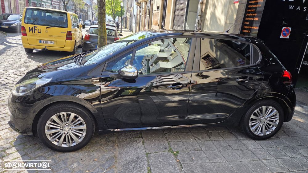 Peugeot 208 1.2 PureTech Style - 5