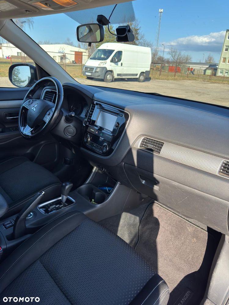Mitsubishi Outlander - 12