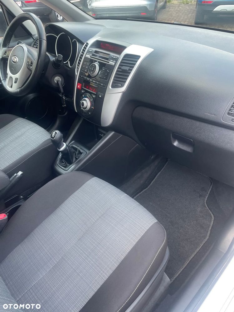 Kia Venga - 11