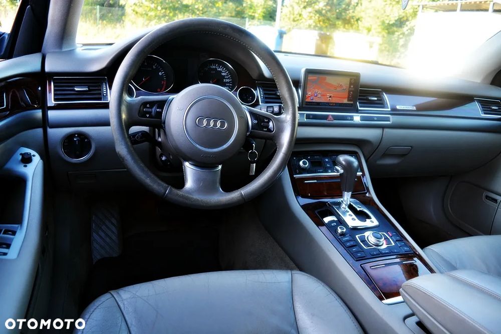 Audi A8 4.2 Quattro - 5