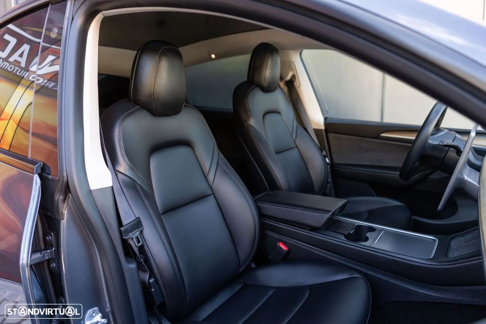 Tesla Model Y Long Range Dual Motor AWD - 28