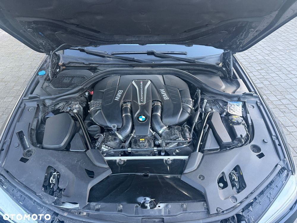 BMW Seria 5 M550i xDrive - 17