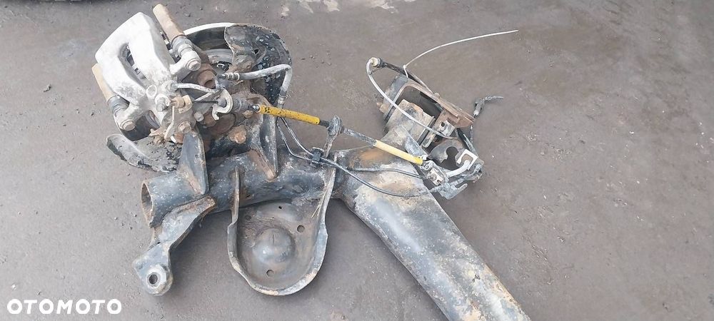 BELKA OŚ ZAWIESZENIA TYŁ TARCZE Z ABS RENAULT MEGANE III KOMBI 1.6 16V - 3