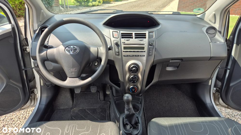 Toyota Yaris 1.0 VVT-i - 12