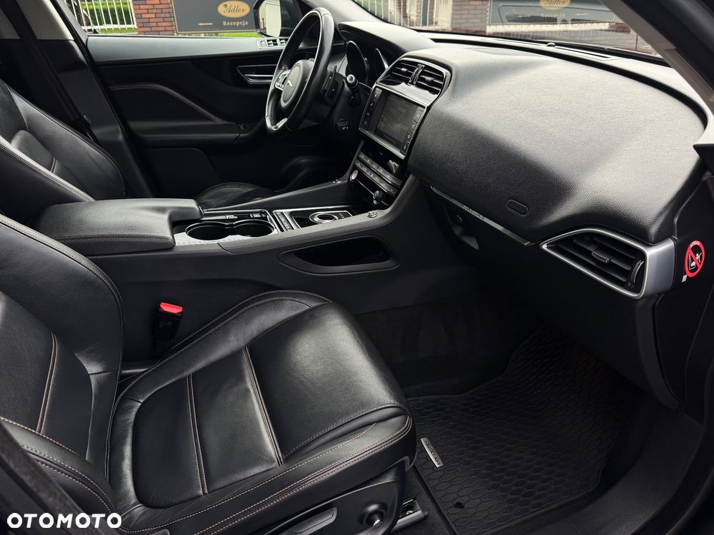 Jaguar F-Pace 20d AWD R-Sport - 18