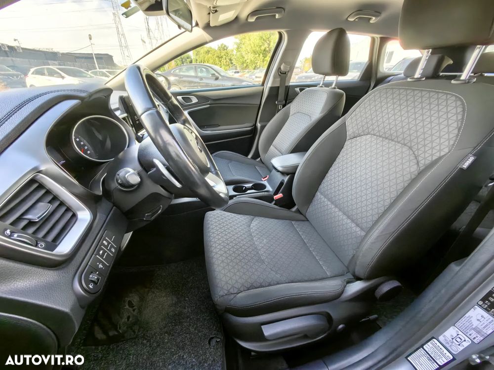 Kia Ceed 1.6 CRDi (48V Mild-Hybrid) DCT7 Spirit - 16