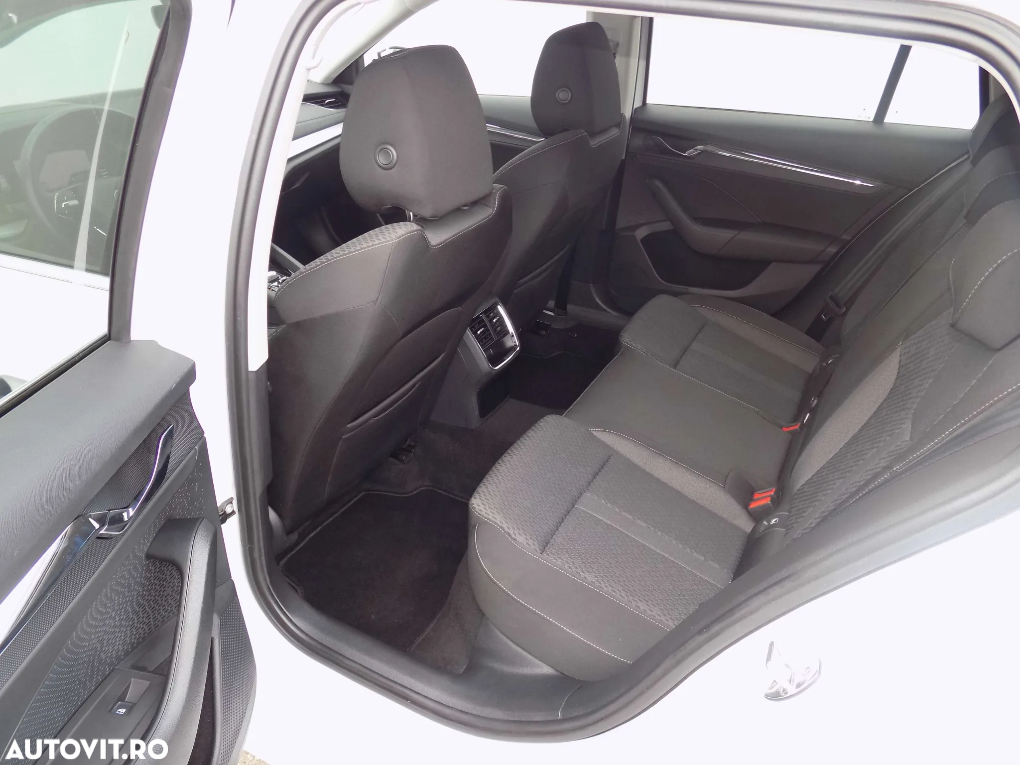 Skoda Octavia 2.0 TDI DSG Style - 29