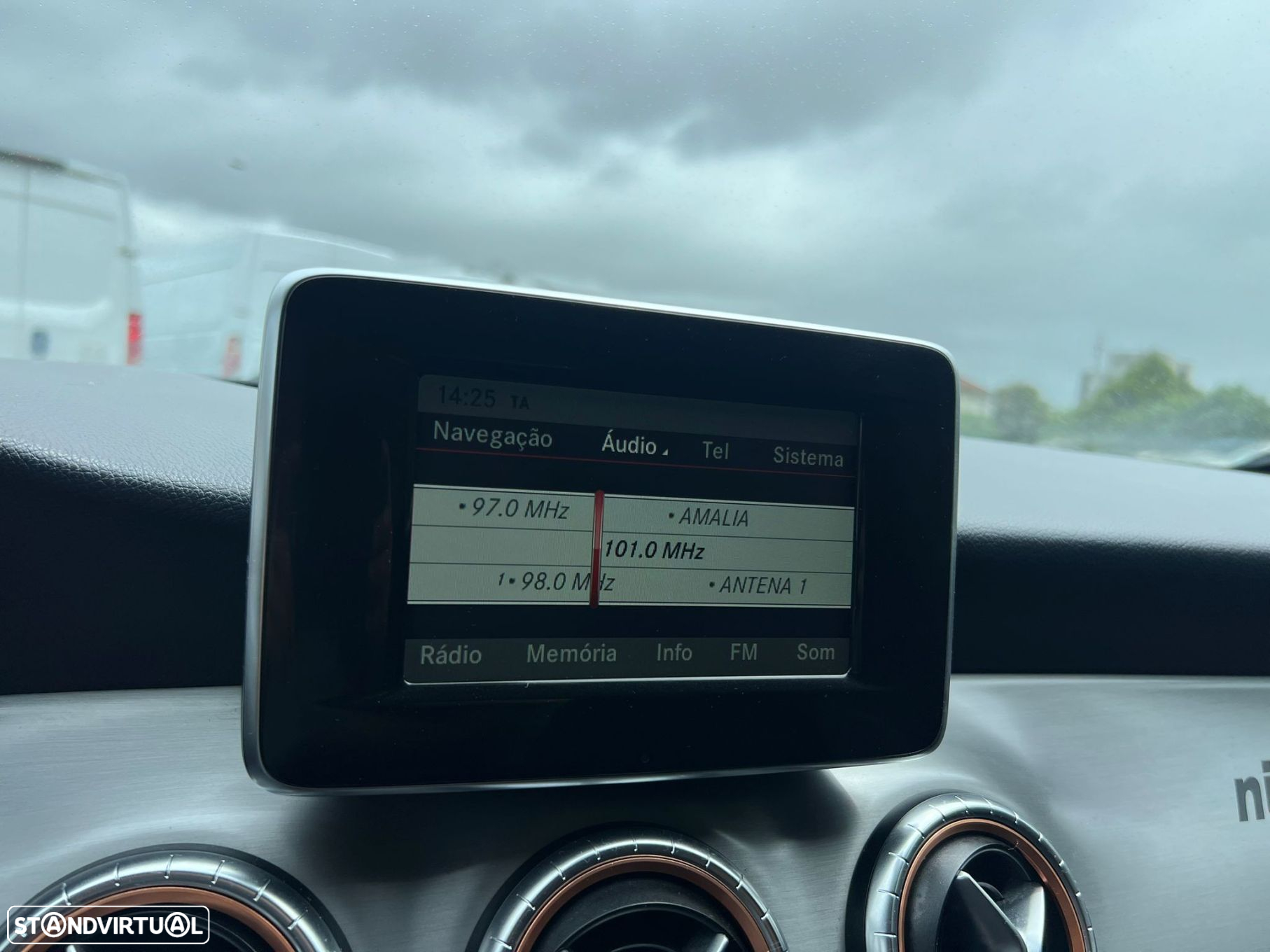 Mercedes-Benz CLA 180 d Shooting Brake AMG Line - 34