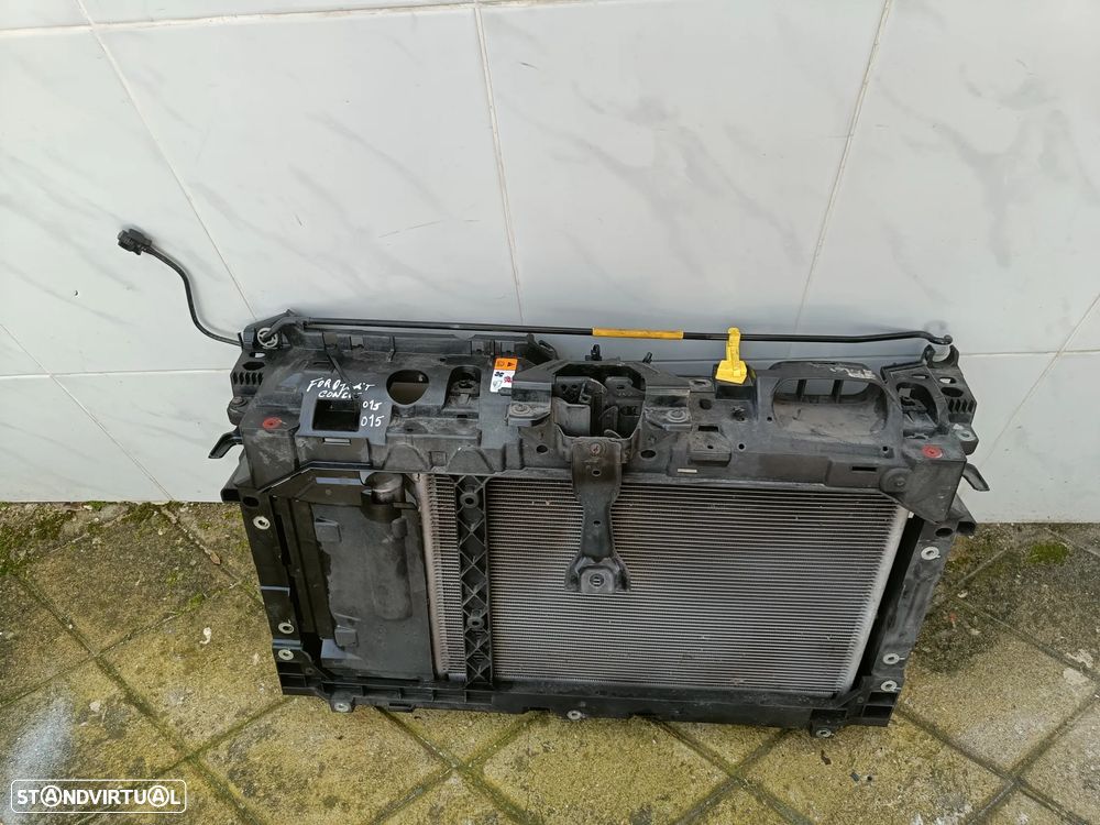 Frente Ford Transit Courier 2015 - 2