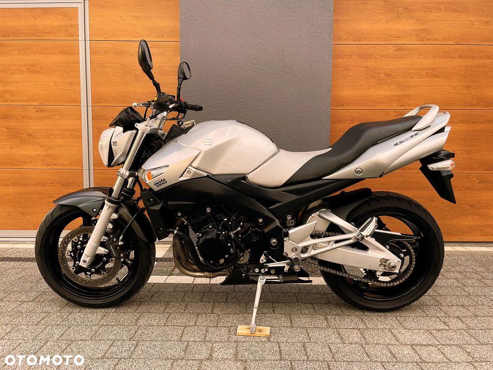 Suzuki GSR - 5