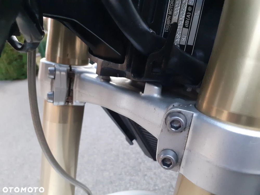 Triumph Street Triple - 30