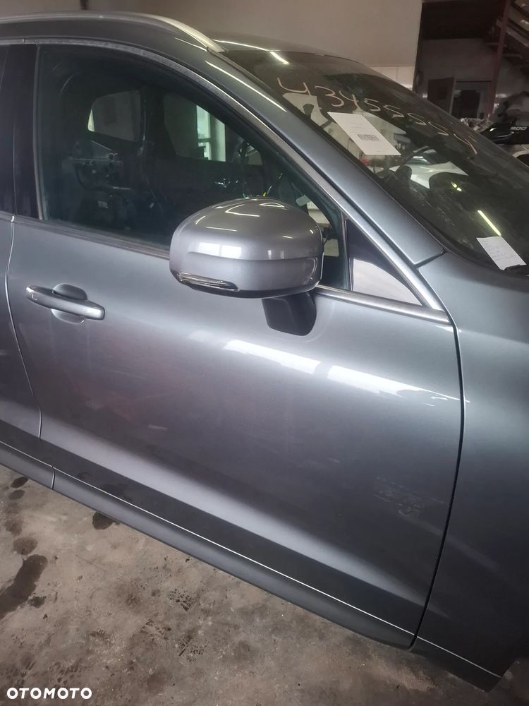 Volvo XC60 II Błotnik prawy przód kod lakieru 714 - 14