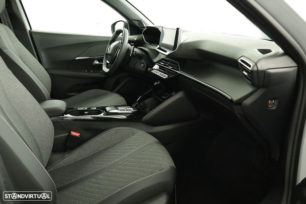 Peugeot 2008 1.2 PureTech Allure EAT8 - 22