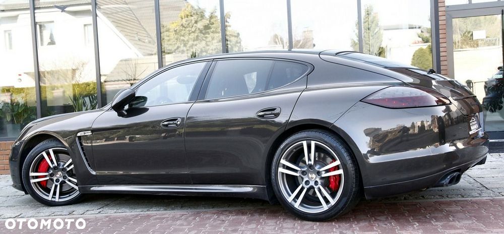 Porsche Panamera GTS PDK - 9
