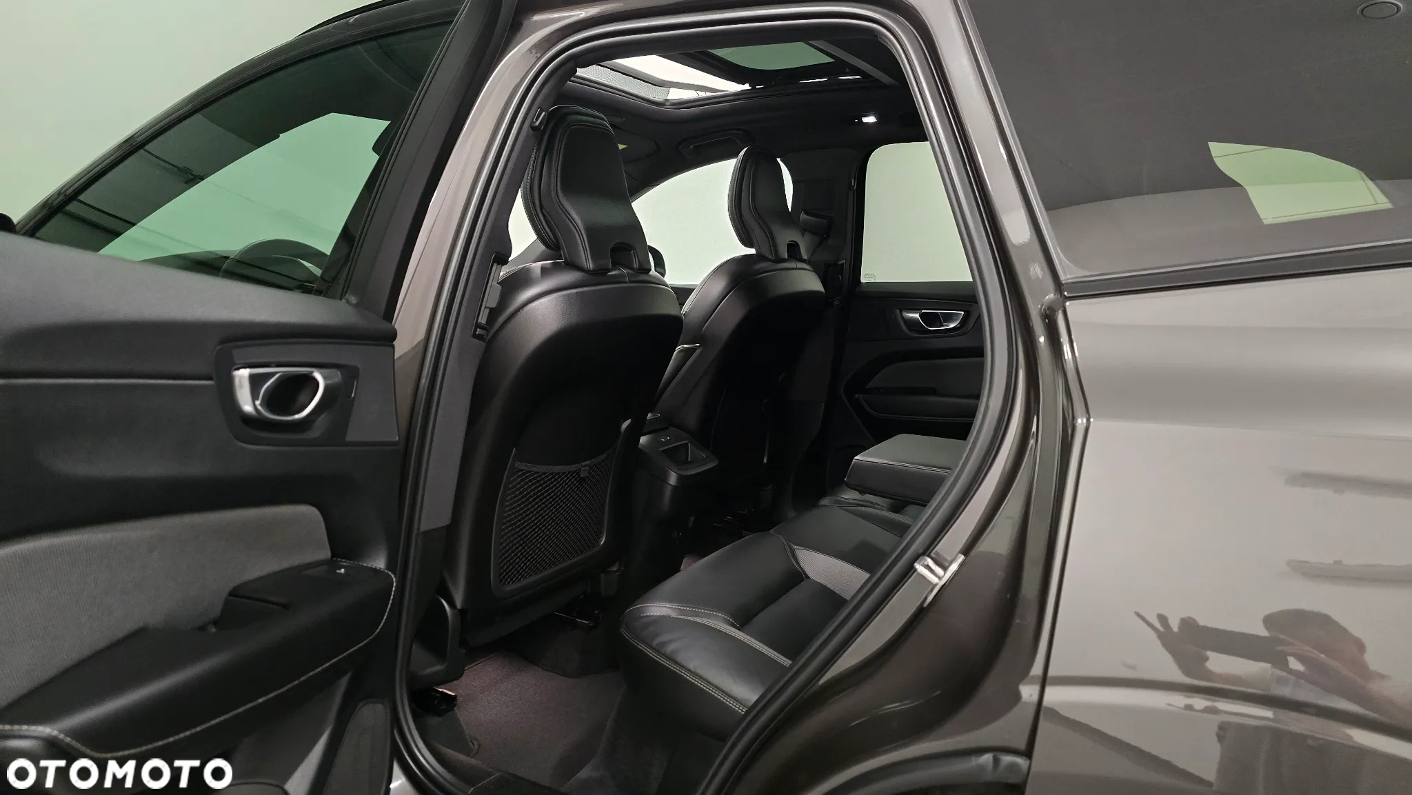 Volvo XC 60 B4 D AWD Plus Dark - 6