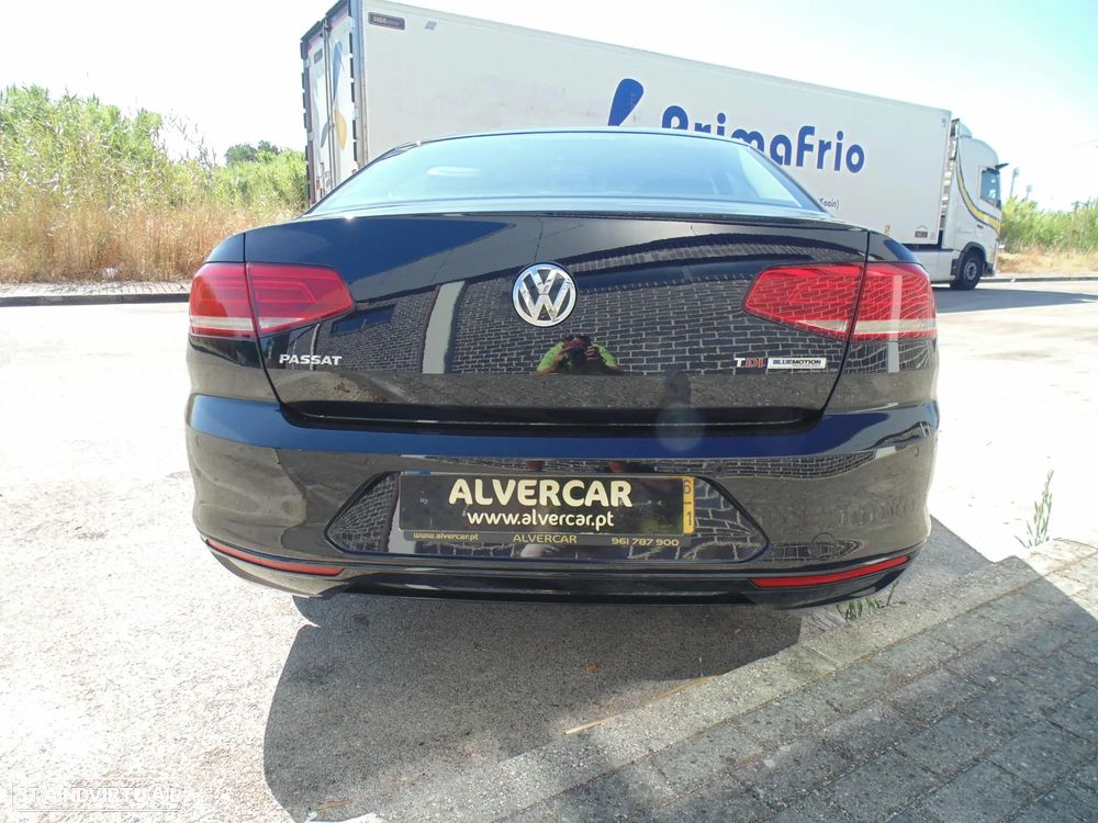 VW Passat 1.6 TDI Highline - 11