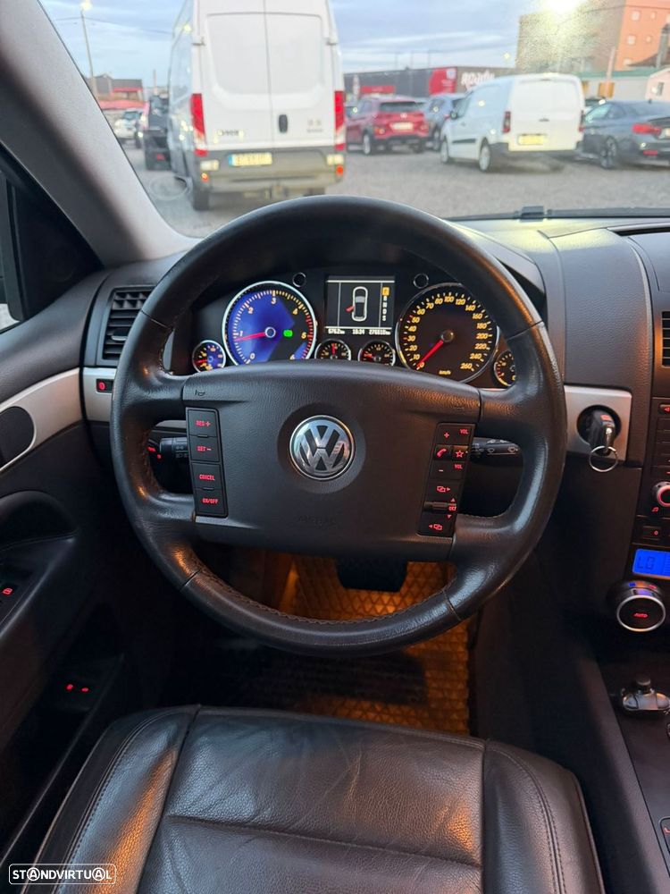 VW Touareg 3.0 TDI V6 Tiptronic - 24