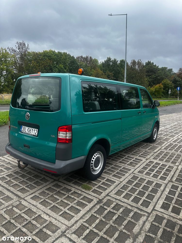Volkswagen Caravelle - 4