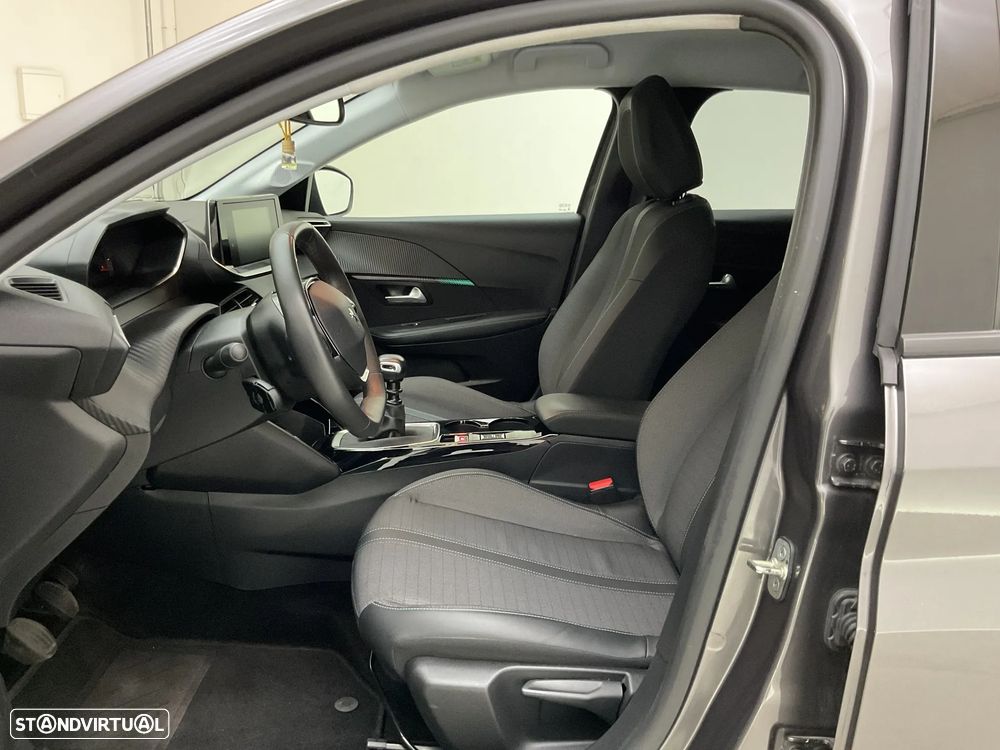 Peugeot 208 1.5 BlueHDi Allure — fotografia 18