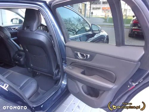 Volvo V60 T6 AWD Momentum Pro - 34
