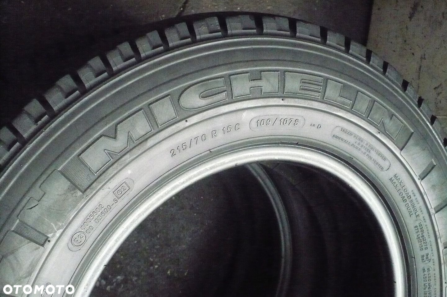 2x MICHELIN Agilis 81 215/70R15C 5,2mm 5,3mm 2016 - 3