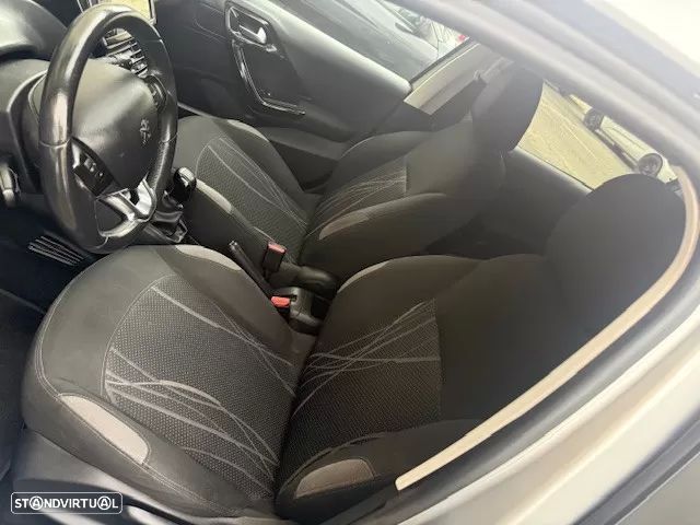 Peugeot 208 1.2 PureTech Style - 16