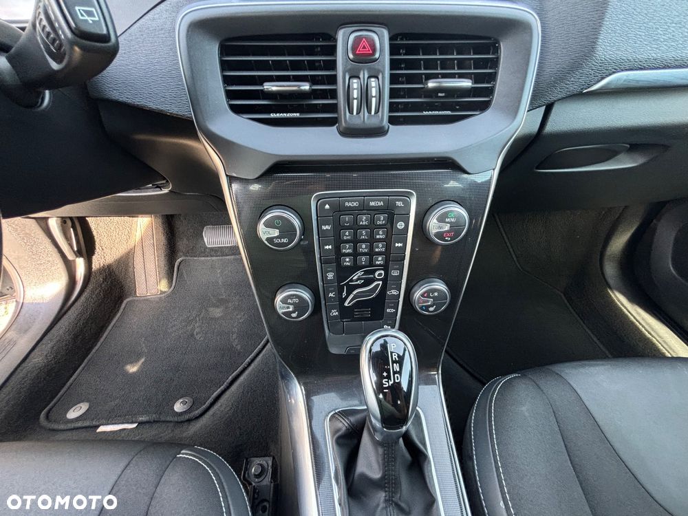 Volvo V40 T2 Drive-E Momentum - 12