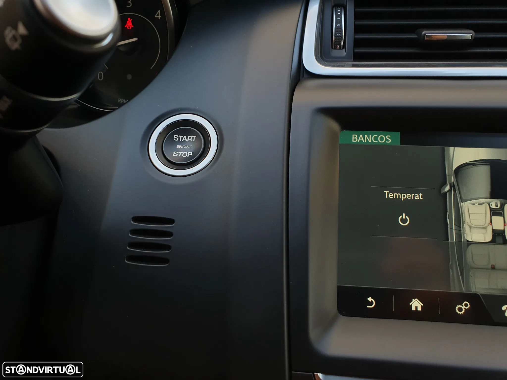 Jaguar E-Pace 2.0 i4D R-Dynamic S - 29