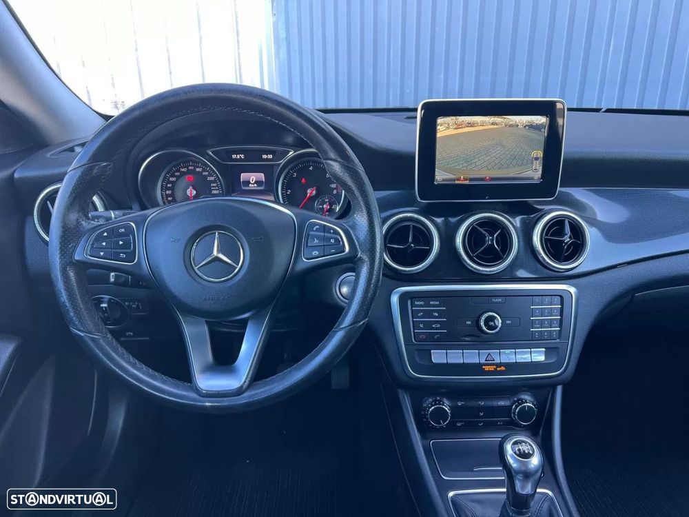 Mercedes-Benz CLA 180 d Shooting Brake - 13
