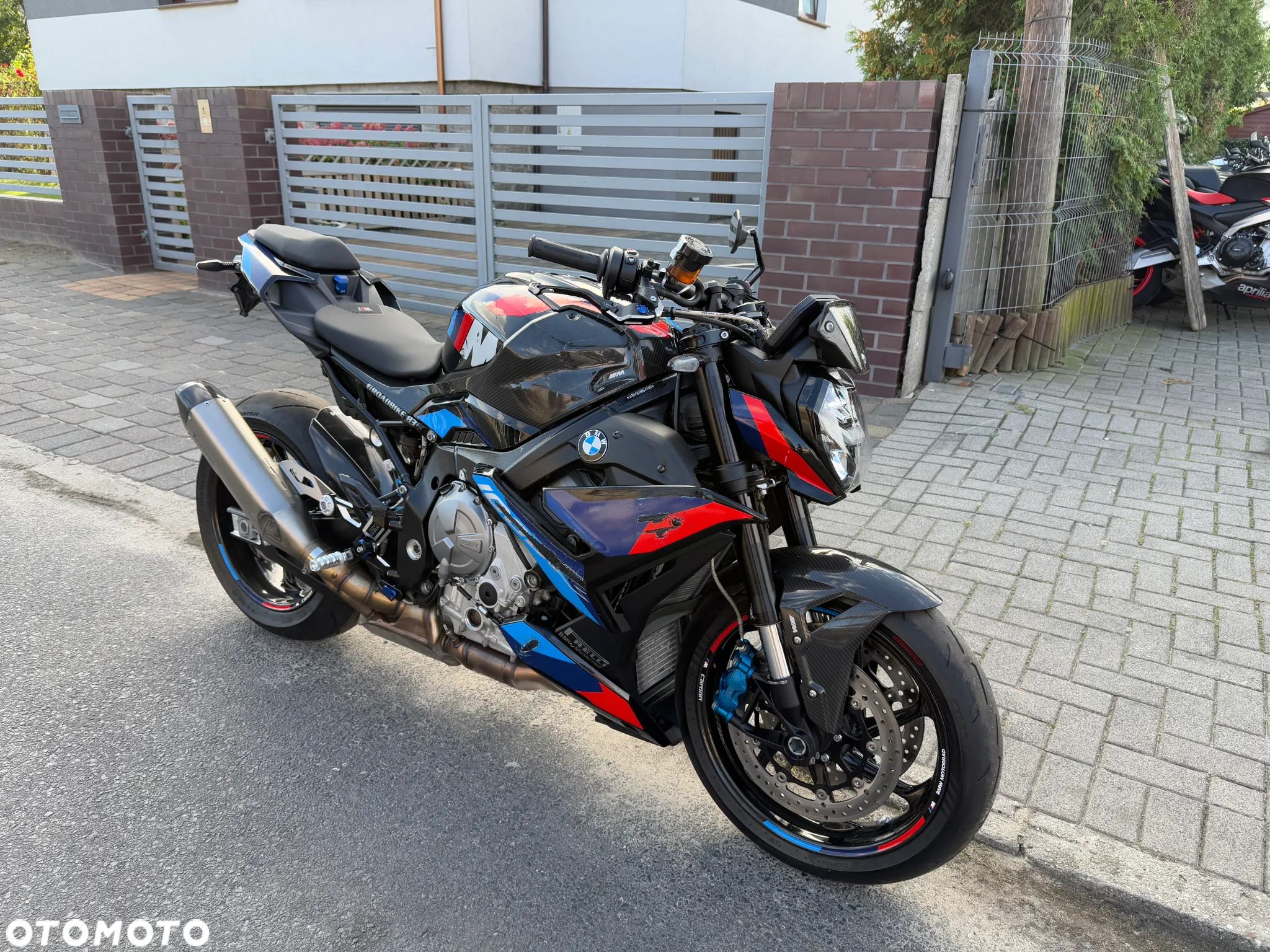 BMW S - 1