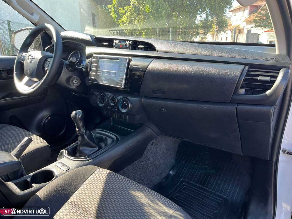 Toyota Hilux 2.4 D-4D 2WD CE - 8