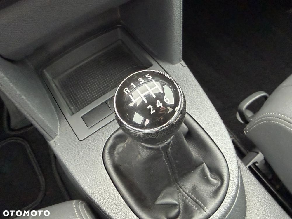 Volkswagen Touran - 24