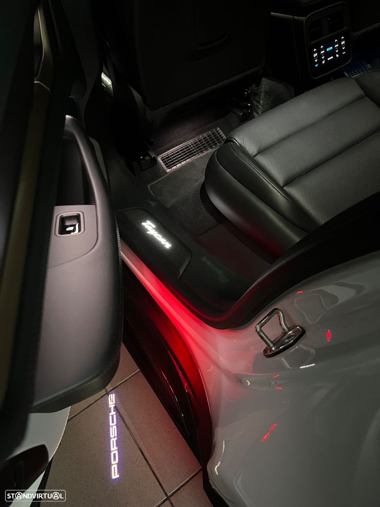 Porsche Taycan Turbo S - 36