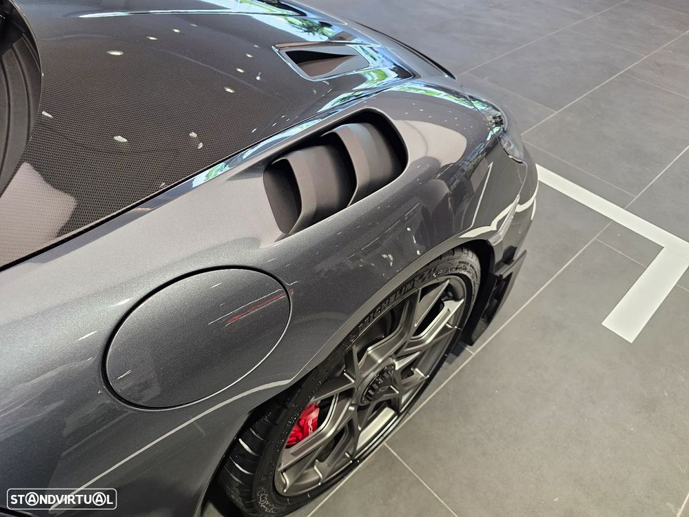 Porsche 718 Spyder - 14